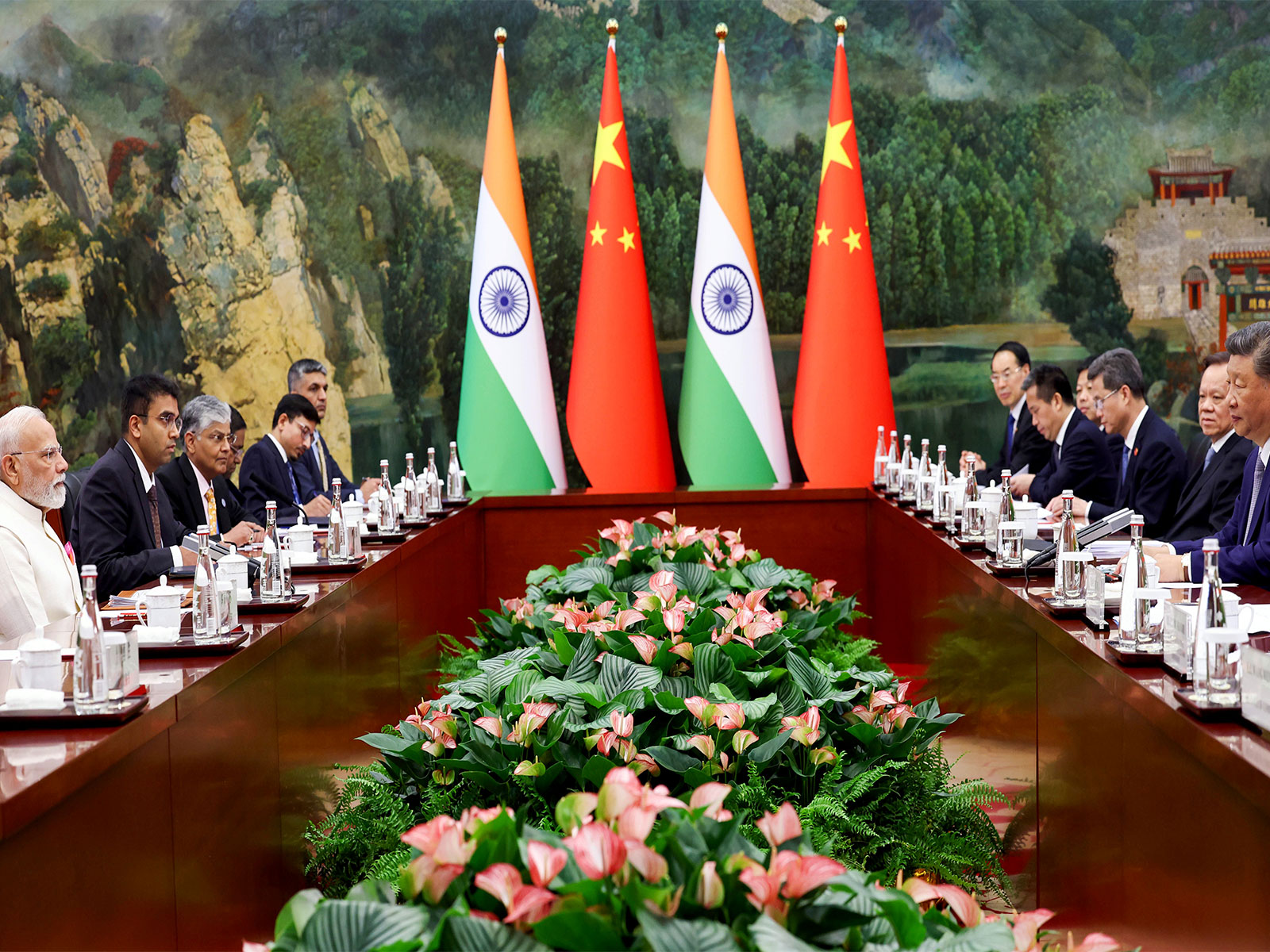 Prime Minister Narendra Modi and Chinese President Xi Jinping in Tianjin, China (File Photo/ANI)