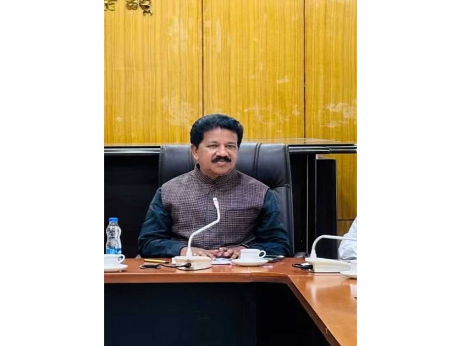 Karnataka Minister T Raghumurthy (Photo/X@T Raghumurthy) Karnataka Minister T Raghumurthy (Photo/X@T Raghumurthy)