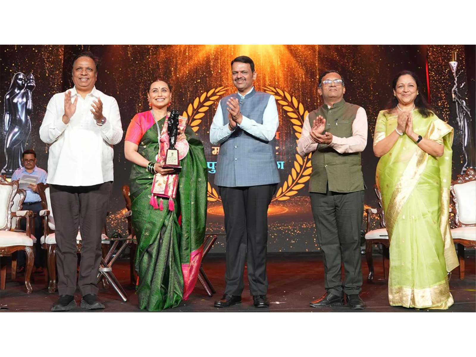 Rani Mukerji receives Raj Kapoor Special Contribution Award.(Pic/Maharashtra State Marathi Film Awards) Rani Mukerji receives Raj Kapoor Special Contribution Award.(Pic/Maharashtra State Marathi Film Awards)