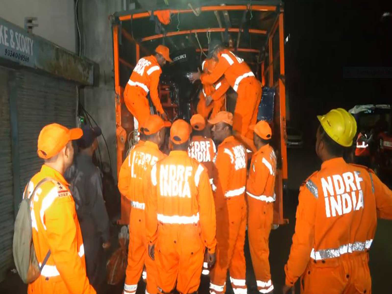 NDRF personnel conduct a rescue operation after a water tank slab collapsed in Ranchi (Photo/ANI) NDRF personnel conduct a rescue operation after a water tank slab collapsed in Ranchi (Photo/ANI)