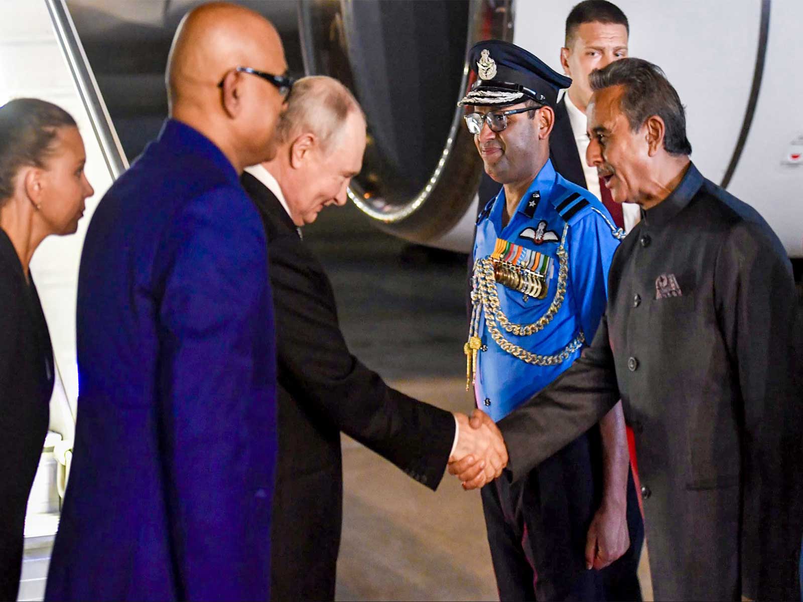 MoS for External Affairs Kirti Vardhan Singh welcomes Russian President Vladimir Putin at Delhi airport (Photo/X/@MEAIndia)