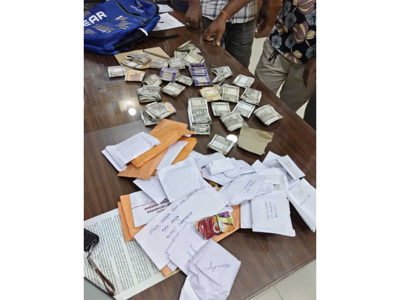 Odisha vigilance seizes Rs 14 lakh (Photo/ANI) Odisha vigilance seizes Rs 14 lakh (Photo/ANI)