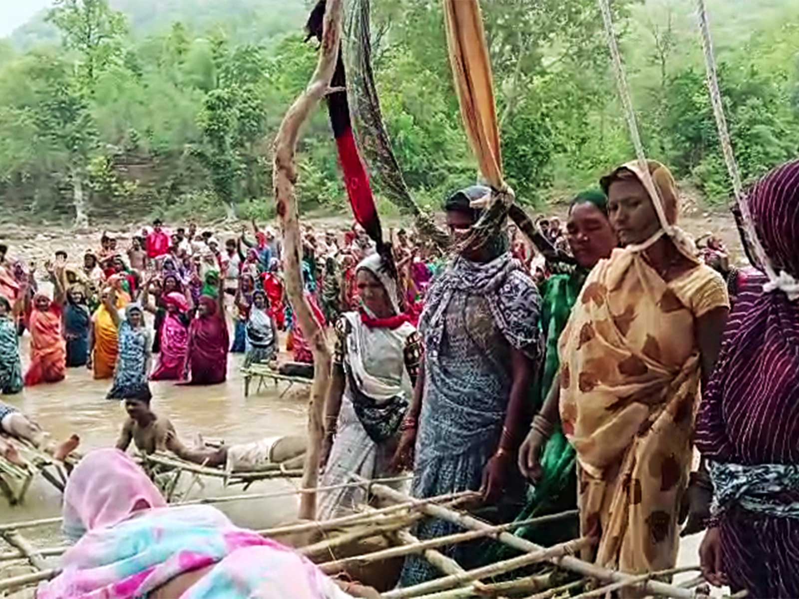 Tribal families affected by Ken-Betwa river-linking project stages 'Chita Andolan' protest (Photo/ANI)