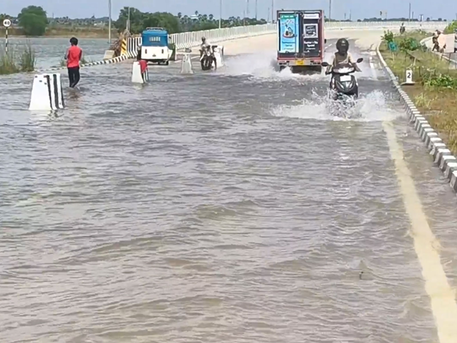 Floodwaters inundate Nh-80 and four-lane stretch in Bihar (Photo/ANI)