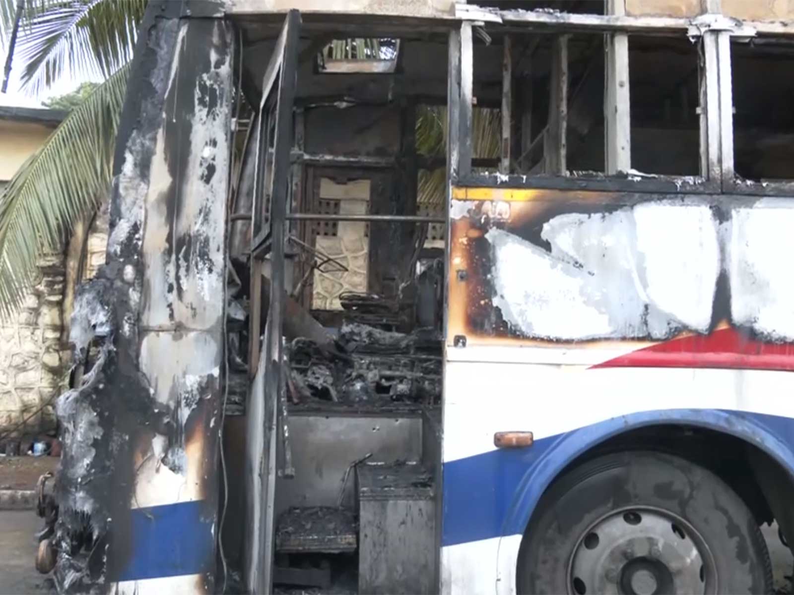 Bus catches fire after passengers alight safely in Visakhapatnam (Photo/ANI) Bus catches fire after passengers alight safely in Visakhapatnam (Photo/ANI)
