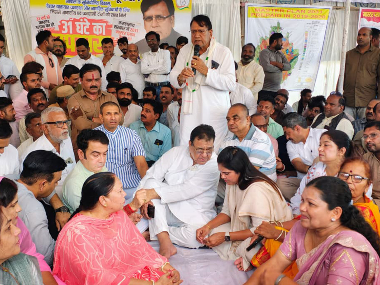 Congress leader PC Sharma is addressing during his hunger strike (Photo/ANI)
