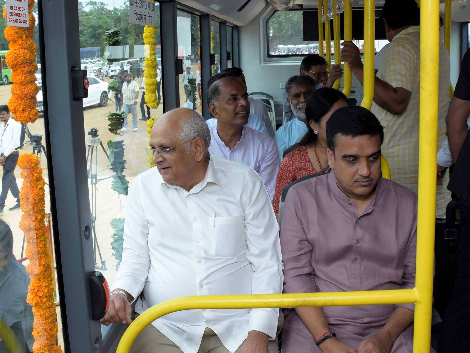 Gujarat CM Bhupendra Patel travels in bus (Photo/GujaratCMO)