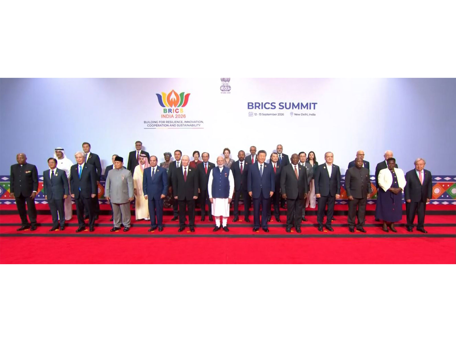 Prime Minister Narendra Modi and BRICS leaders pose for photo at Bharat Mandapam (Photo/DD)