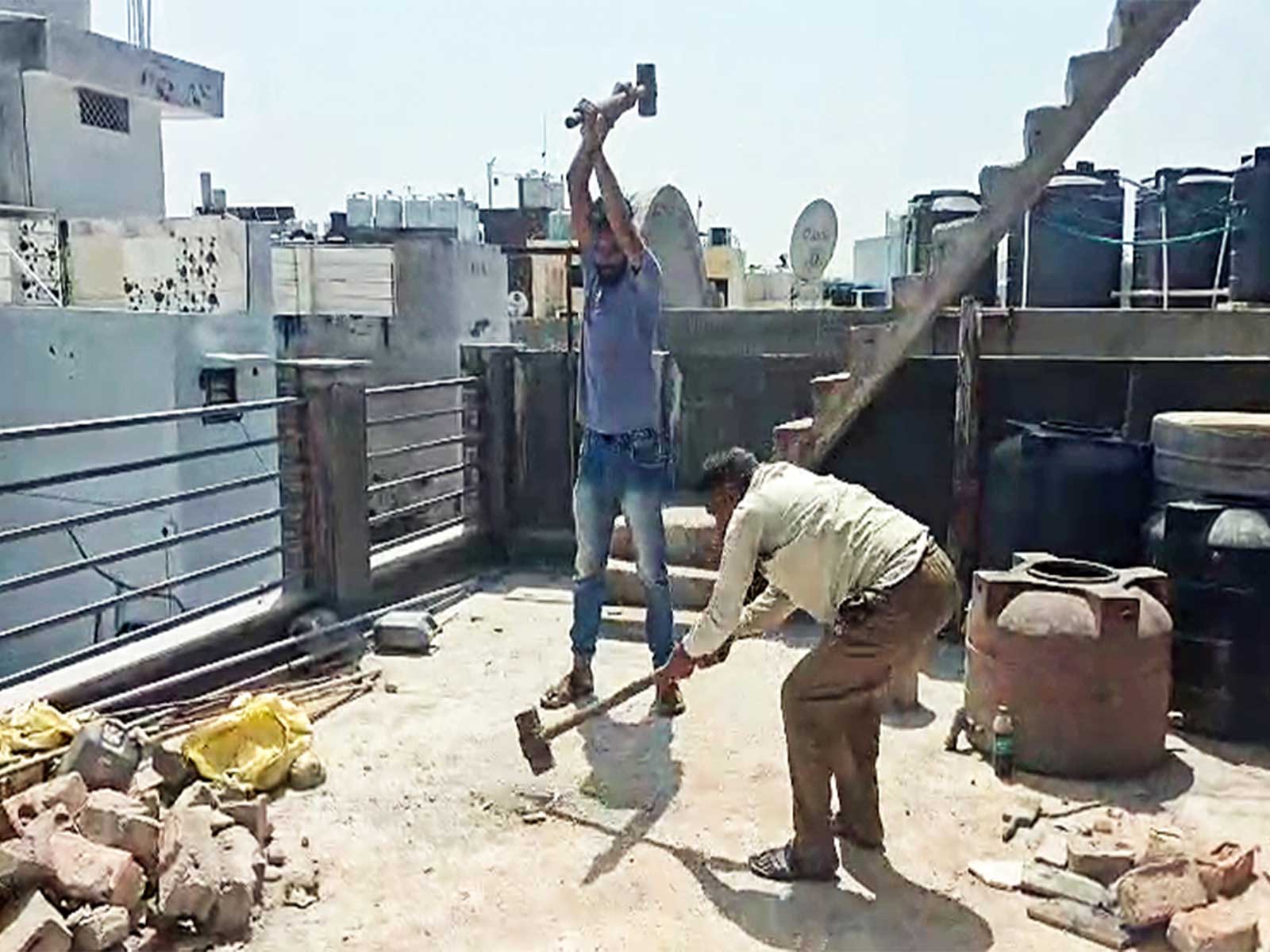 MCD workers demolishing illegal constructions (File Photo/ANI) MCD workers demolishing illegal constructions (File Photo/ANI)