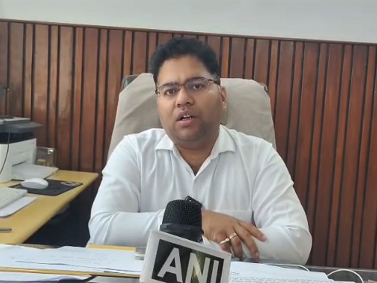 Rudraprayag District Magistrate Vishal Mishra speaks on pothole-free road campaign (Photo/ANI) Rudraprayag District Magistrate Vishal Mishra speaks on pothole-free road campaign (Photo/ANI)