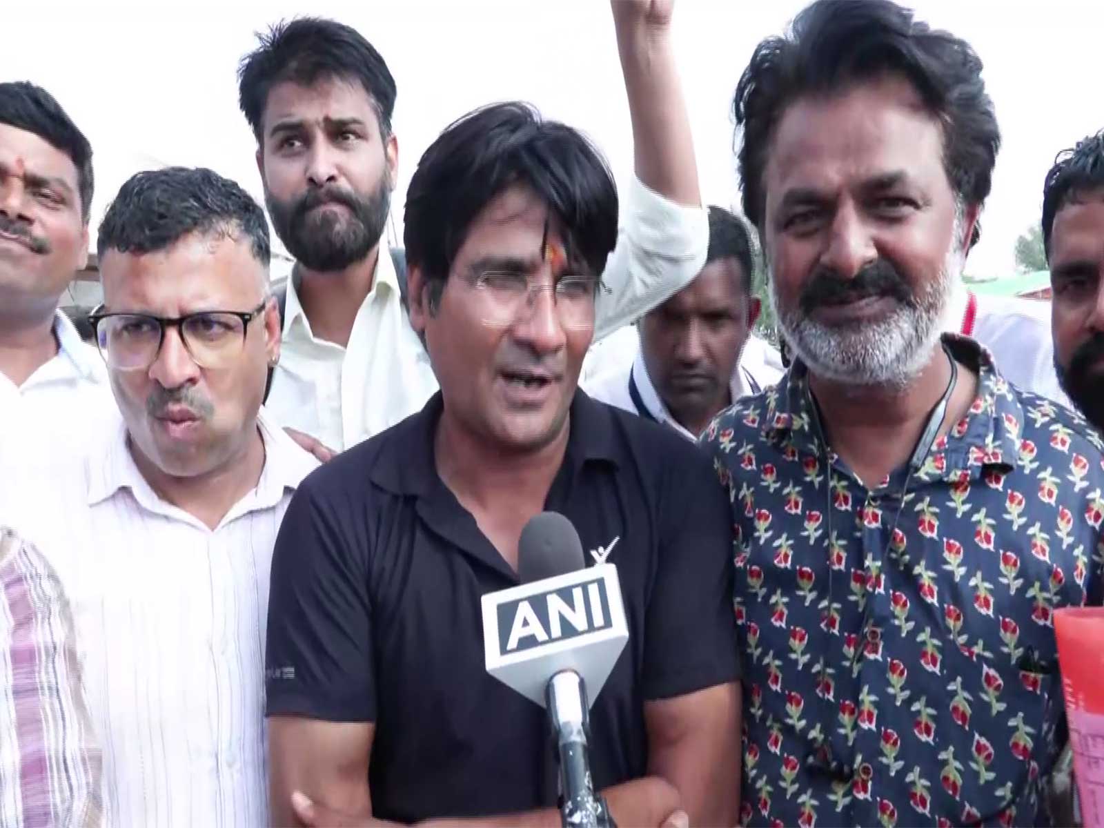 Congress candidate Rakesh Kumar Lata (Photo/ANI) Congress candidate Rakesh Kumar Lata (Photo/ANI)