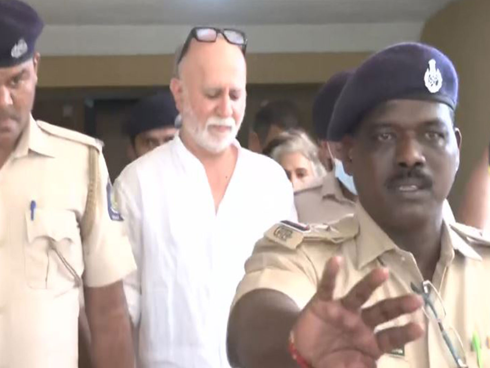 Tarun Tejpal surrenders (Photo/ANI) Tarun Tejpal surrenders (Photo/ANI)