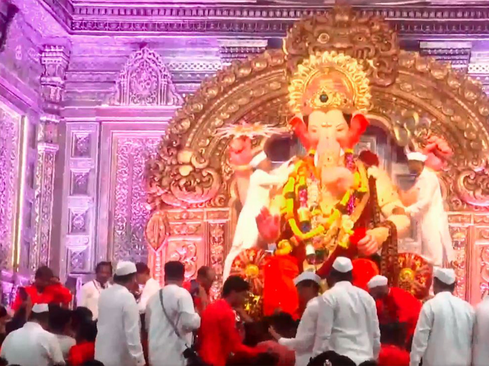 Mumbai's famous Lalbaugcha Raja Ganesha idol (Photo/ANI)