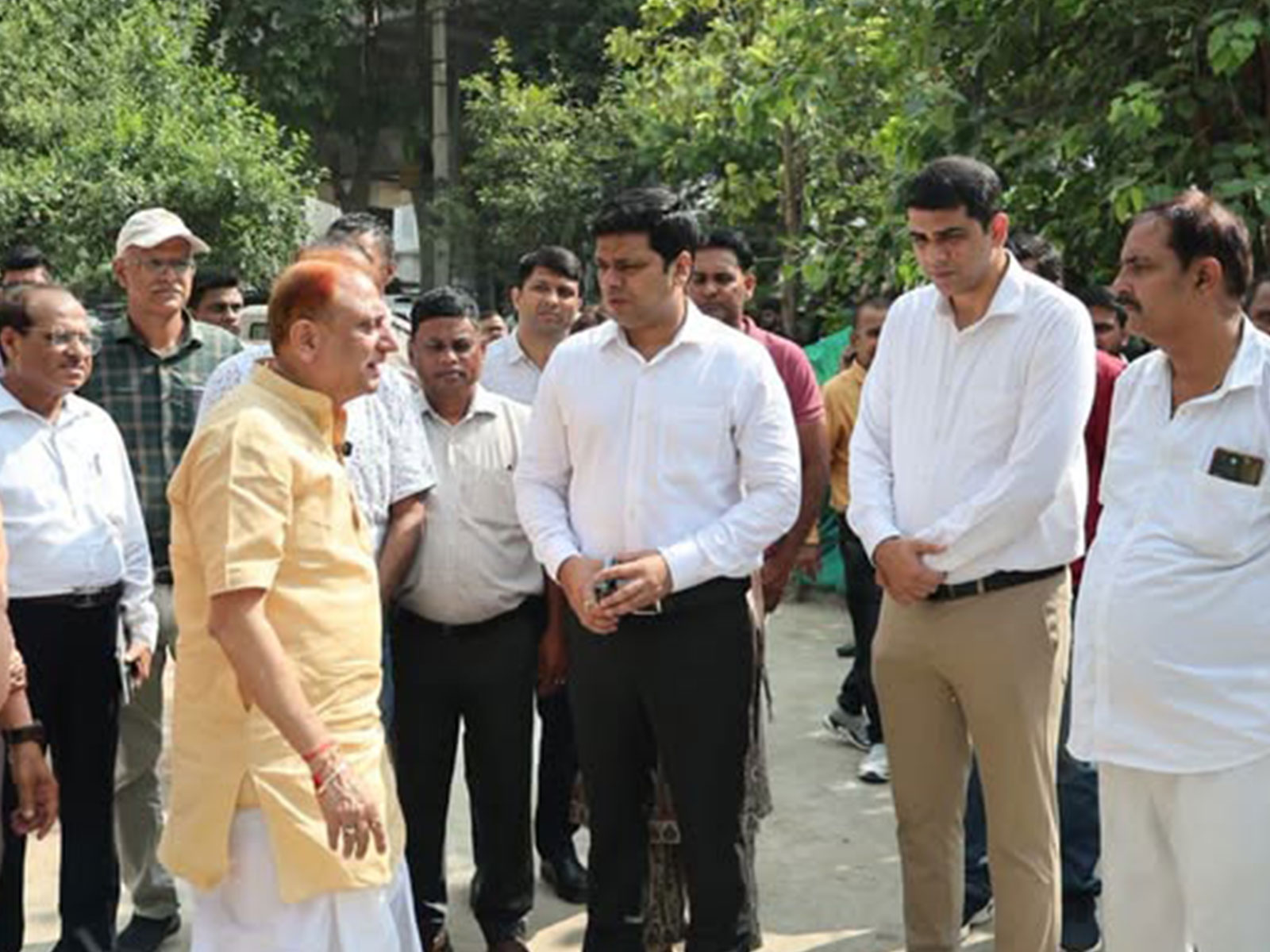 Delhi Mayor inspects cleanliness drive (Photo/@praveshwahi)
