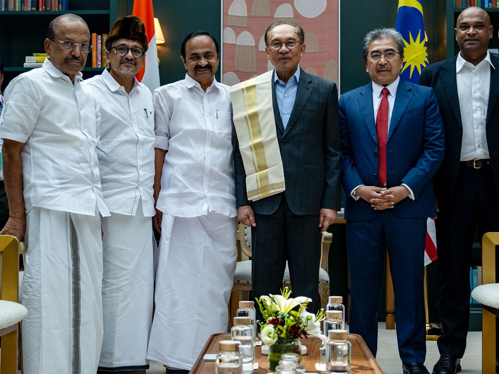 Malaysian Prime Minister Anwar Ibrahim meets Keralam Chief Minister VD Satheesan (Photo/X/@anwaribrahim) Malaysian Prime Minister Anwar Ibrahim meets Keralam Chief Minister VD Satheesan (Photo/X/@anwaribrahim)