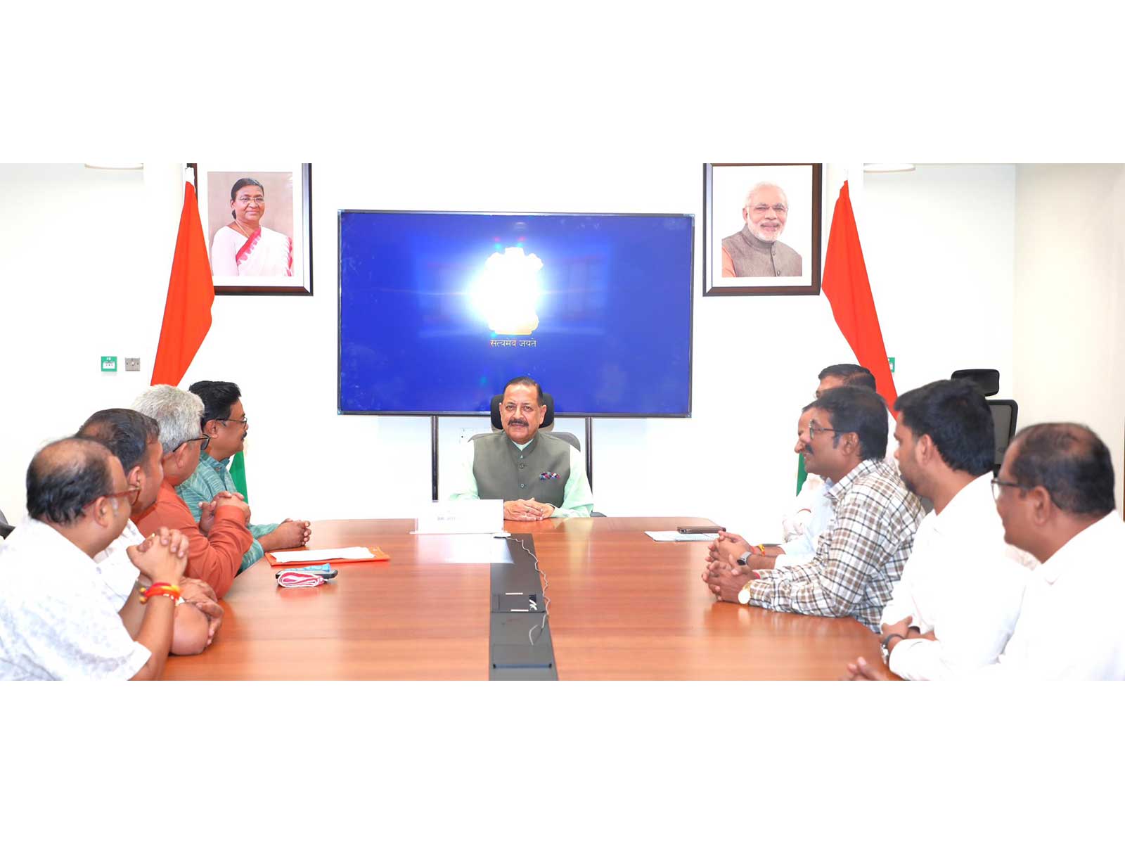 Union Minister of State Jitendra Singh interacting with a delegation of postal employee representatives (Photo: x/@DrJitendraSingh) Union Minister of State Jitendra Singh interacting with a delegation of postal employee representatives (Photo: x/@DrJitendraSingh)