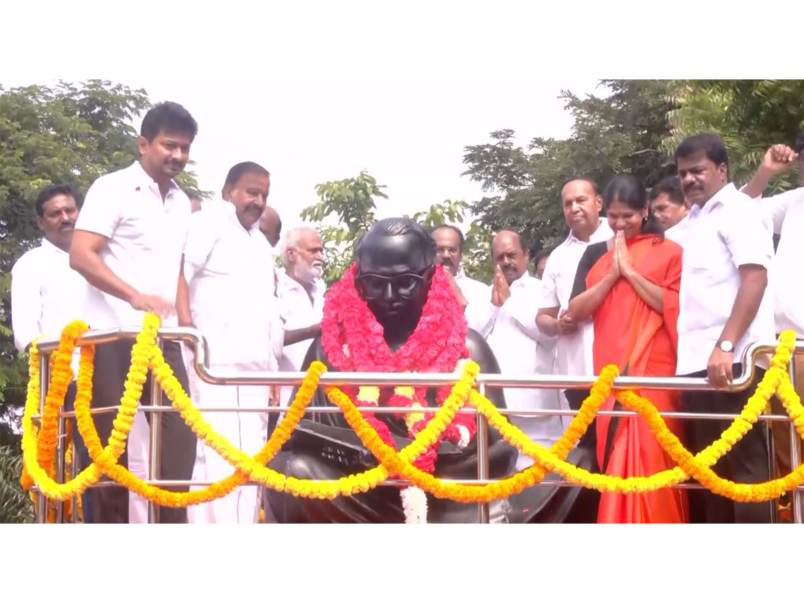 DMK leaders pay tribute at Anna statue (Photo/ANI) DMK leaders pay tribute at Anna statue (Photo/ANI)