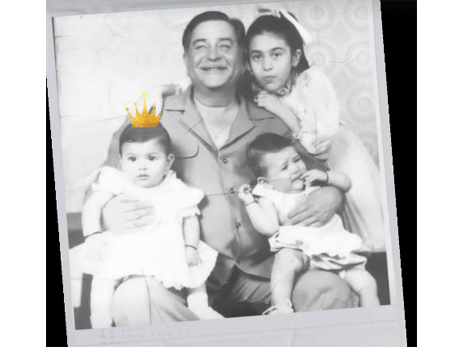 Childhood picture of Kareena Kapoor Khan with Riddhima Kapoor Sahni, Karishma Kapoor with Raj Kapoor (Photo/@kareenakapoorkhan) Childhood picture of Kareena Kapoor Khan with Riddhima Kapoor Sahni, Karishma Kapoor with Raj Kapoor (Photo/@kareenakapoorkhan)