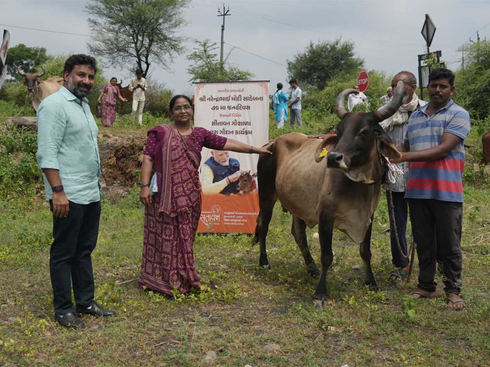 Sitavan Gir Gaushala donate 76 indigenous Gir cows (Photo/GujaratCMO)