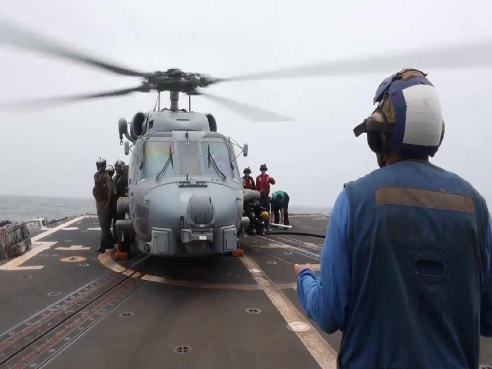 An MH-60 Sea Hawk helicopter lifts off from the flight deck of USS Rafael Peralta (DDG 115) amid blockade (Photo/X/@CENTCOM) An MH-60 Sea Hawk helicopter lifts off from the flight deck of USS Rafael Peralta (DDG 115) amid blockade (Photo/X/@CENTCOM)