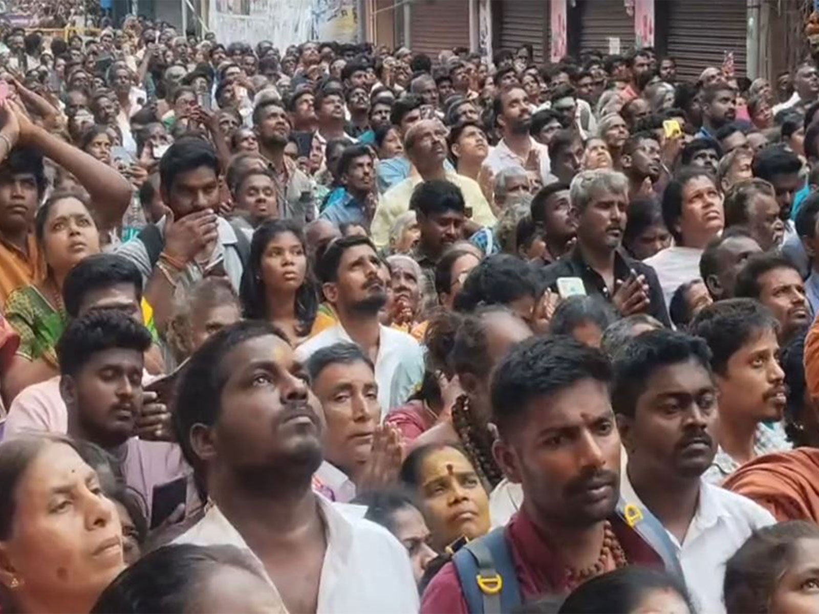 Devotee at Meenakshi Amman Temple in Madurai (Photo/ANI) Devotee at Meenakshi Amman Temple in Madurai (Photo/ANI)