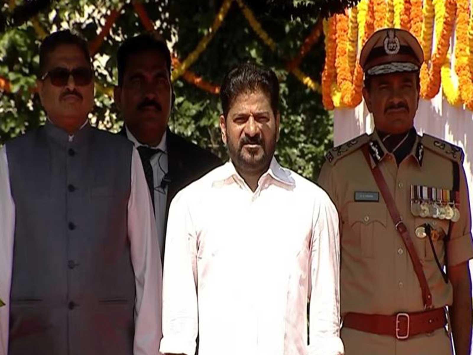 Telangana CM pays floral tributes at 'Praja Palana Dinotsavam' celebrations (Photo/I&PR Telangana) Telangana CM pays floral tributes at 'Praja Palana Dinotsavam' celebrations (Photo/I&PR Telangana)