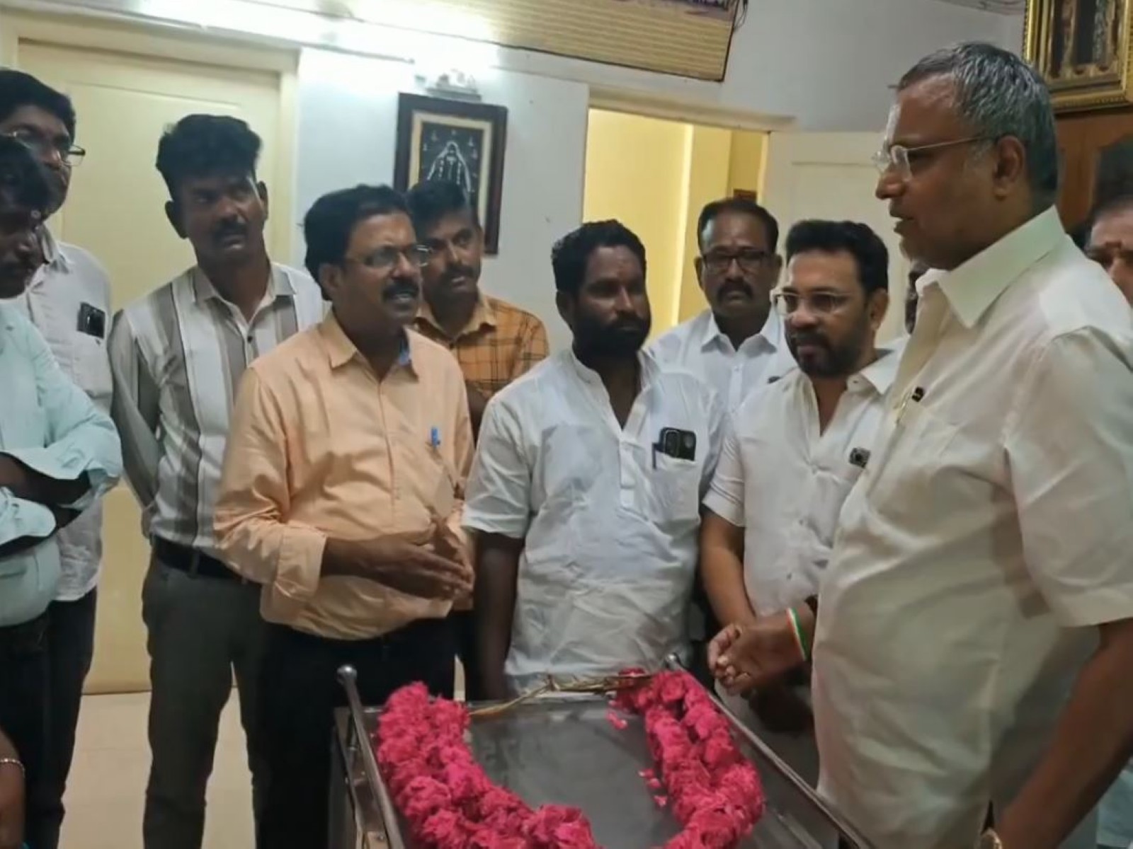 Karti Chidambaram pays last respects to late Former Union Minister Sudarsana Nachiappan (Photo/ANI)