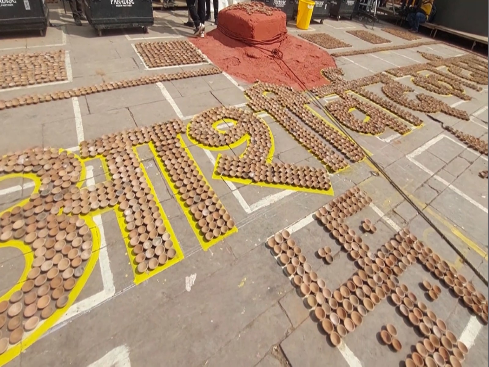 Diyas arranged at Kshipra river ghat (Photo/ANI) Diyas arranged at Kshipra river ghat (Photo/ANI)