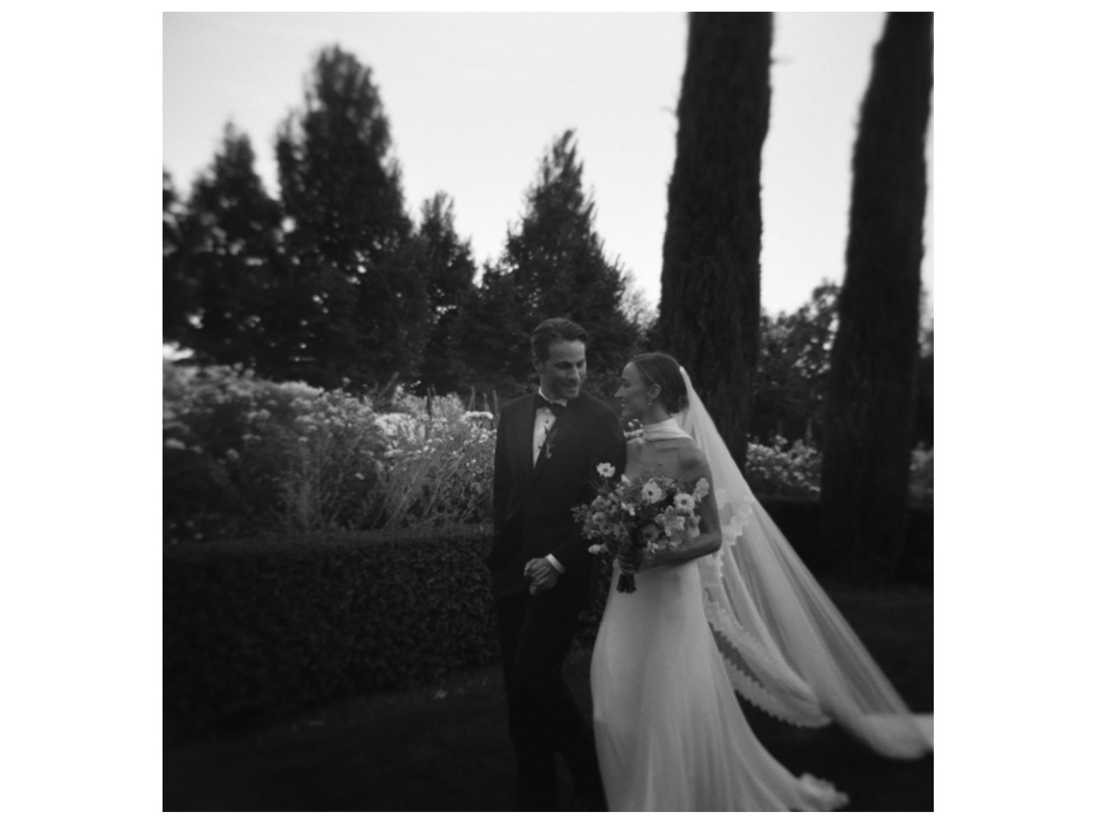 Phoebe Dynevor marries Cameron Fuller (Photo/Instagram/ @phoebedynevor) Phoebe Dynevor marries Cameron Fuller (Photo/Instagram/ @phoebedynevor)