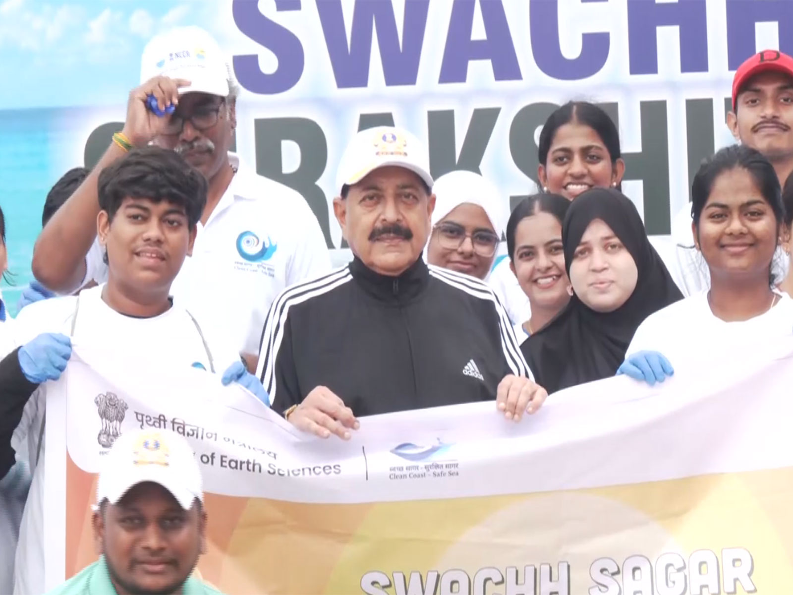 Union Minister Jitendra Singh at ‘Swachh Sagar, Surakshit Sagar’ coastal cleanup campaign (Photo/ANI) Union Minister Jitendra Singh at ‘Swachh Sagar, Surakshit Sagar’ coastal cleanup campaign (Photo/ANI)