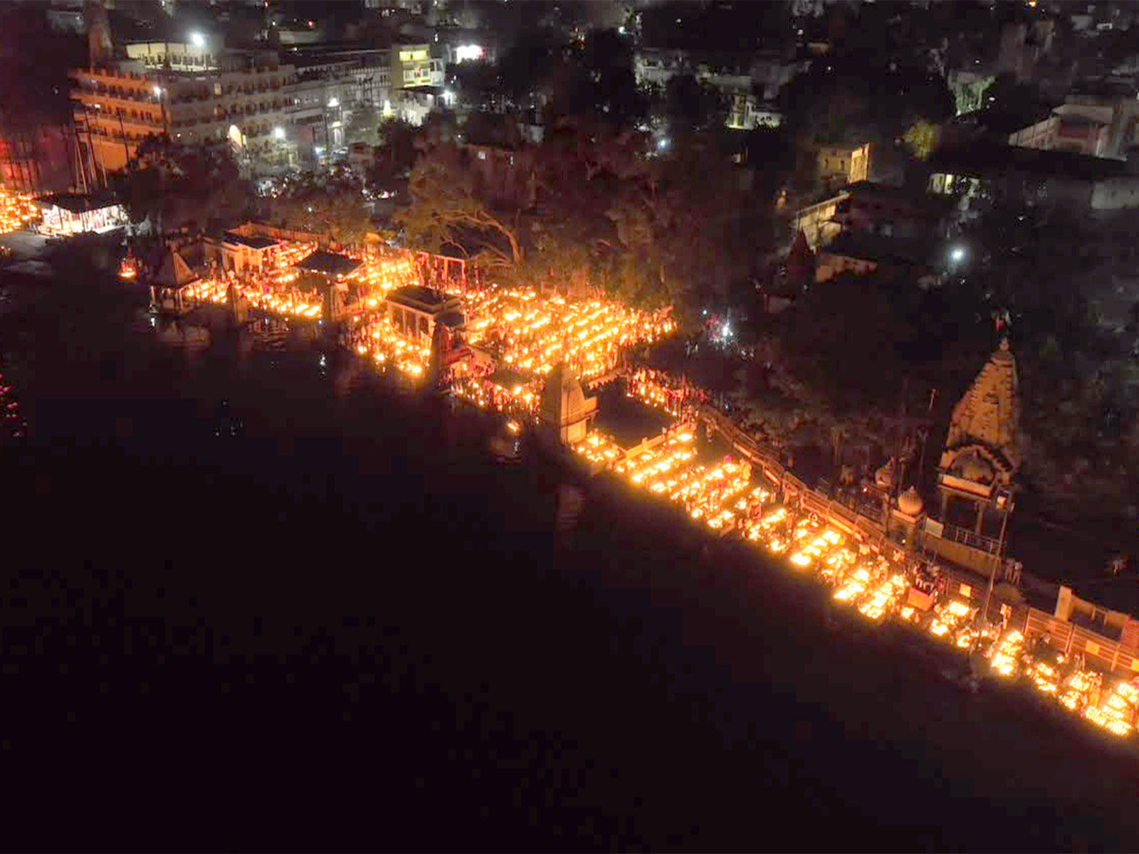 Ghats along Kshipra river illuminated with diyas (Photo/DPR)