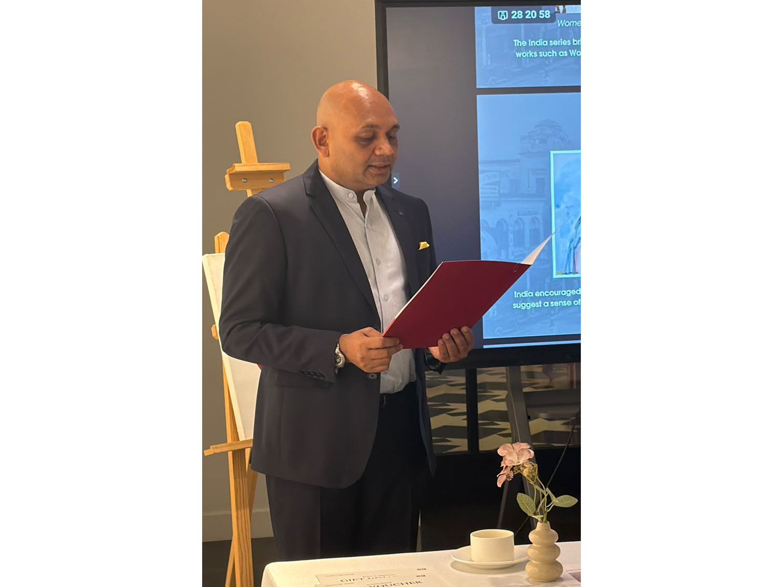 Ambassador Abhay Kumar delivers opening remarks at the painting exhibition ‘In Chowrungee Lane’ (Photo/X@indembassybaku) Ambassador Abhay Kumar delivers opening remarks at the painting exhibition ‘In Chowrungee Lane’ (Photo/X@indembassybaku)