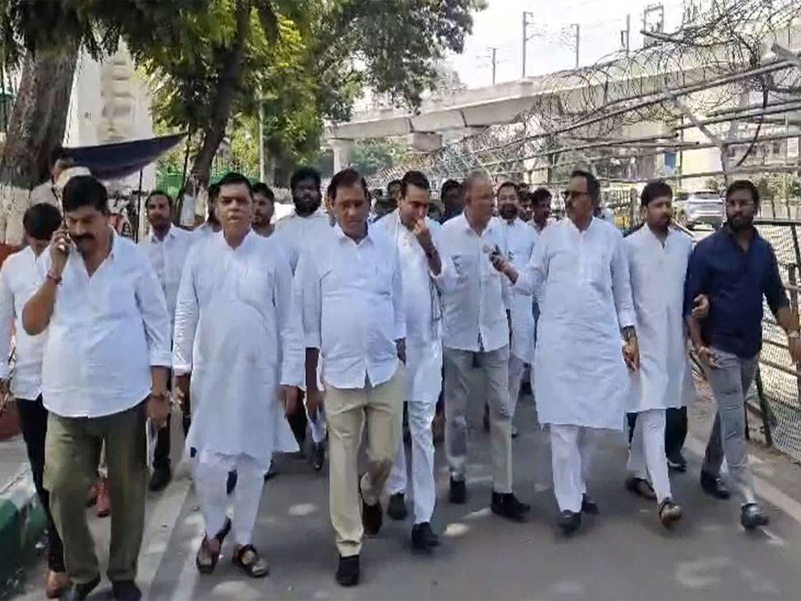 Congress MPs and MLCs leave for Siddipet to inspect alleged illegal land occupations (PhotoPRO Telangana Congress)