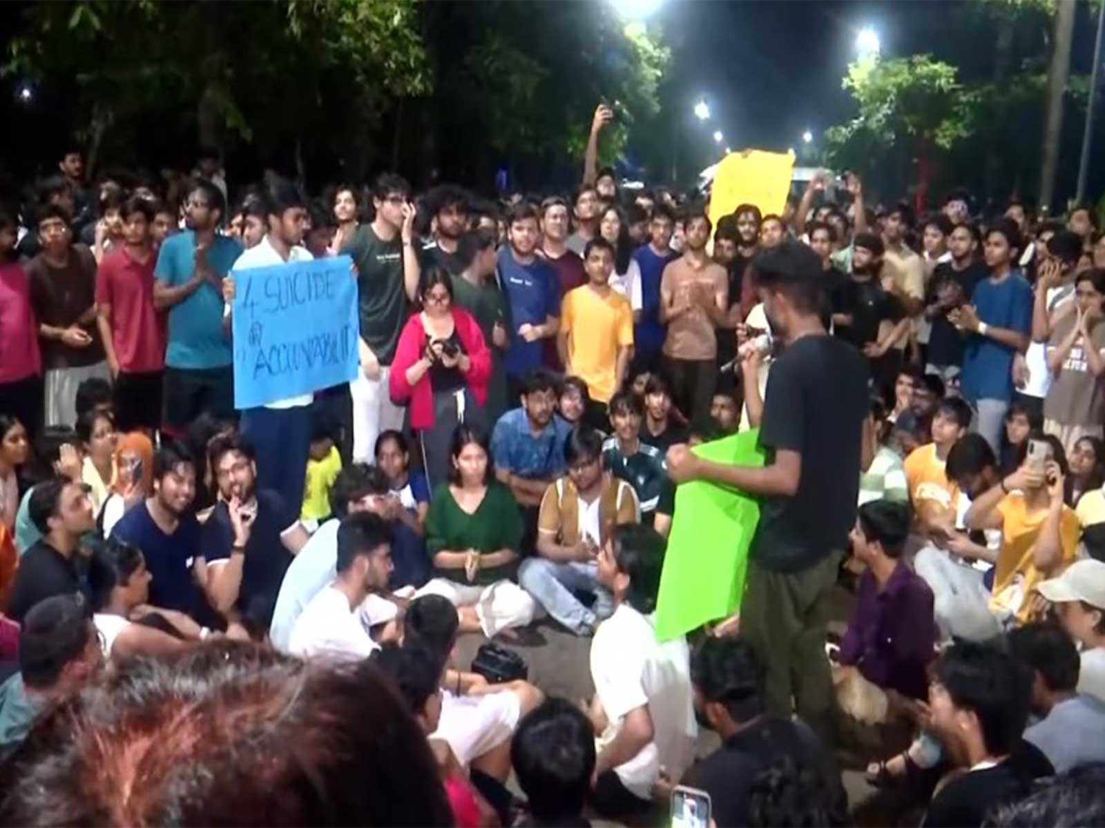 Late night protest by IIT Bombay students (Photo/ANI)