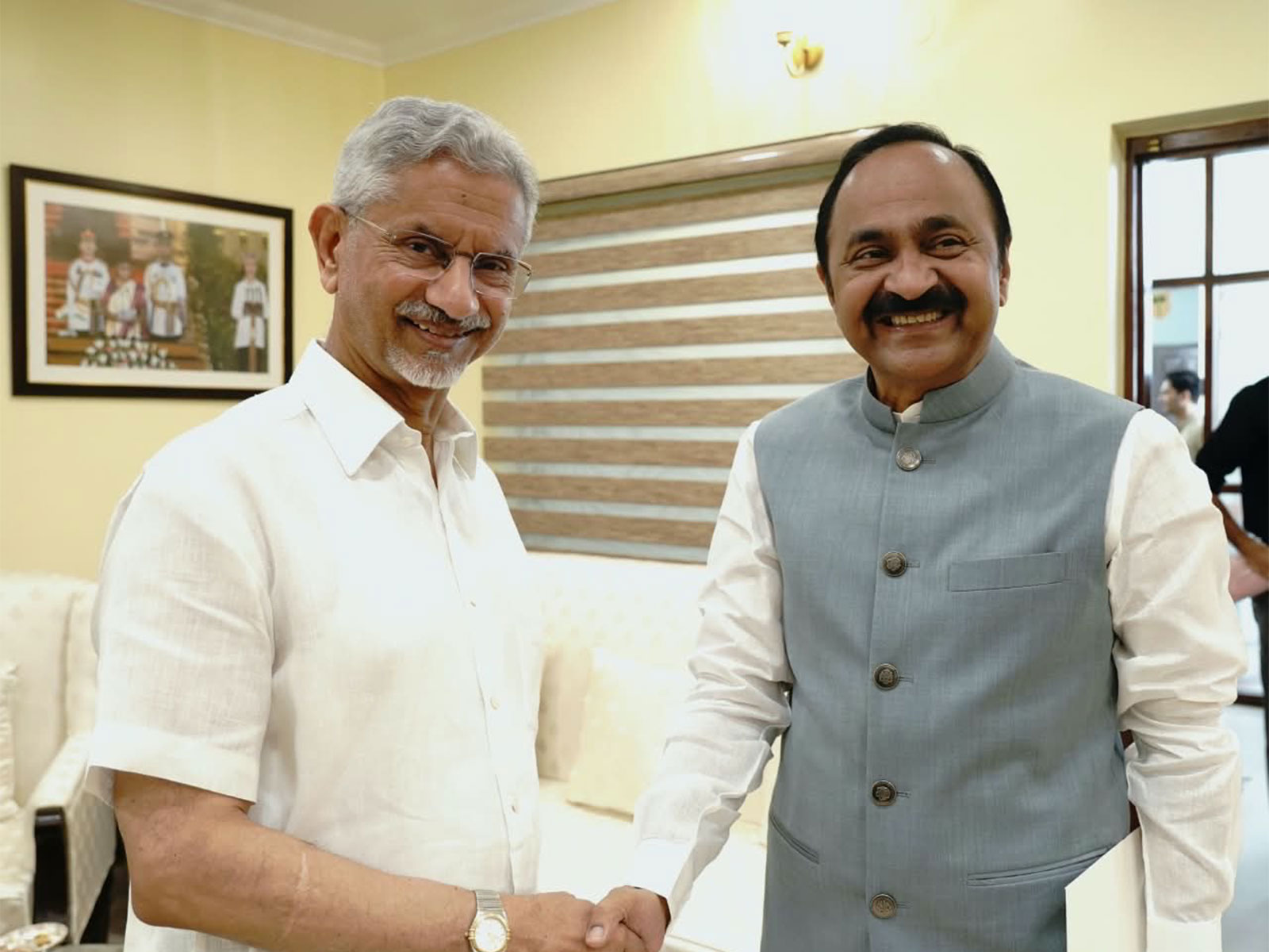 Keralam CM Satheesan meets EAM Jaishankar, discusses welfare of Non-Resident&hellip;