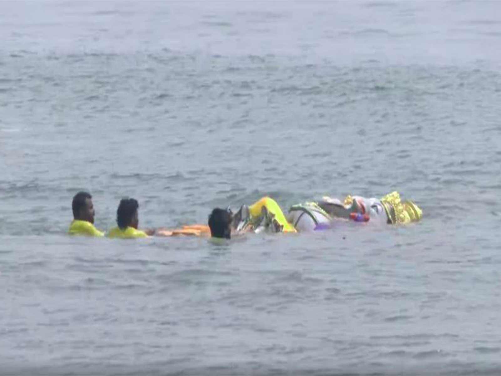 Vinayagar idols immersed in Chennai (Photo/ ANI) Vinayagar idols immersed in Chennai (Photo/ ANI)