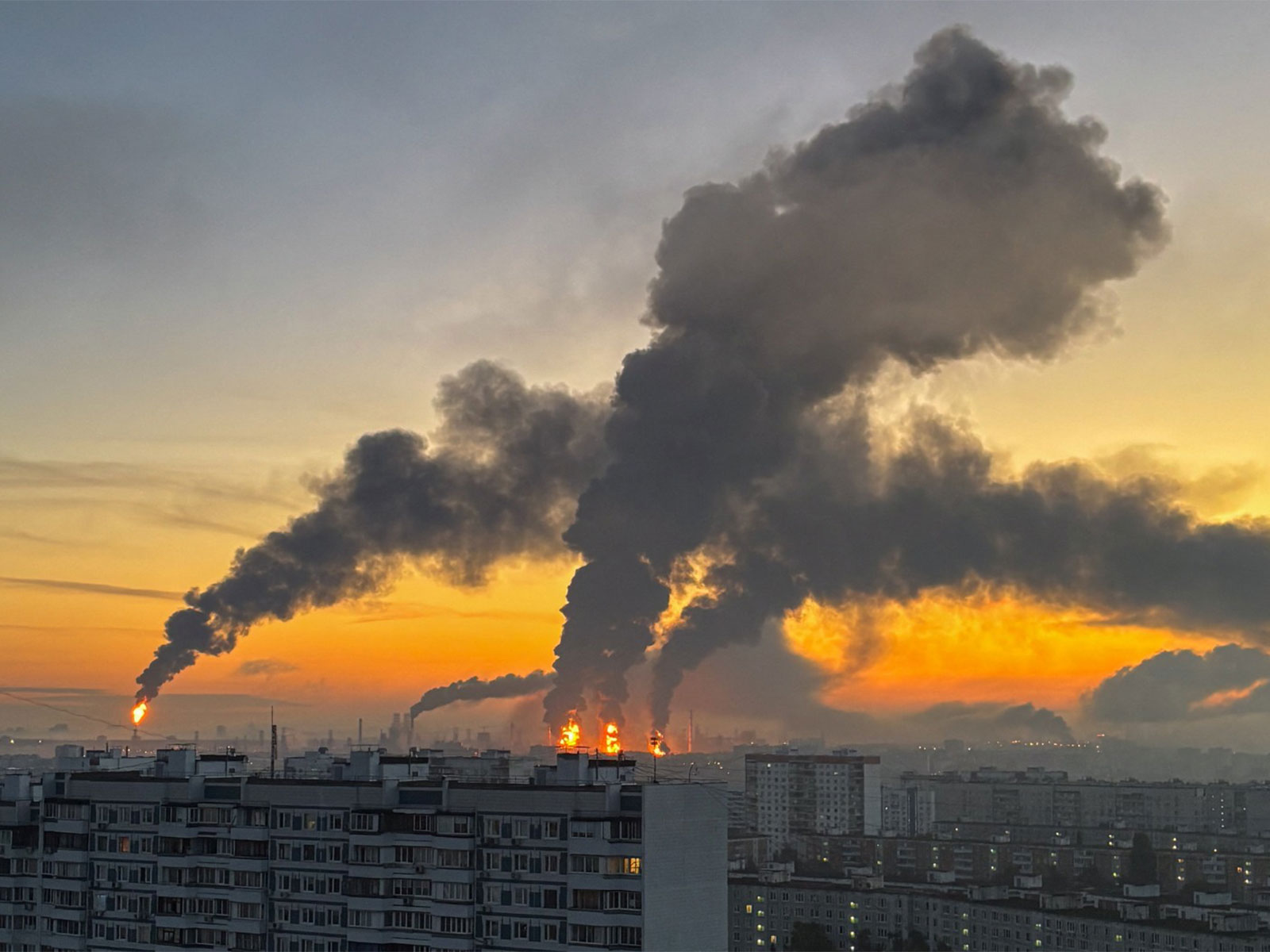 Plumes of smoke rise from fires at an oil refinery following what the authorities say is a Ukrainian drone strike in Moscow, Russia (Photo/Reuters)