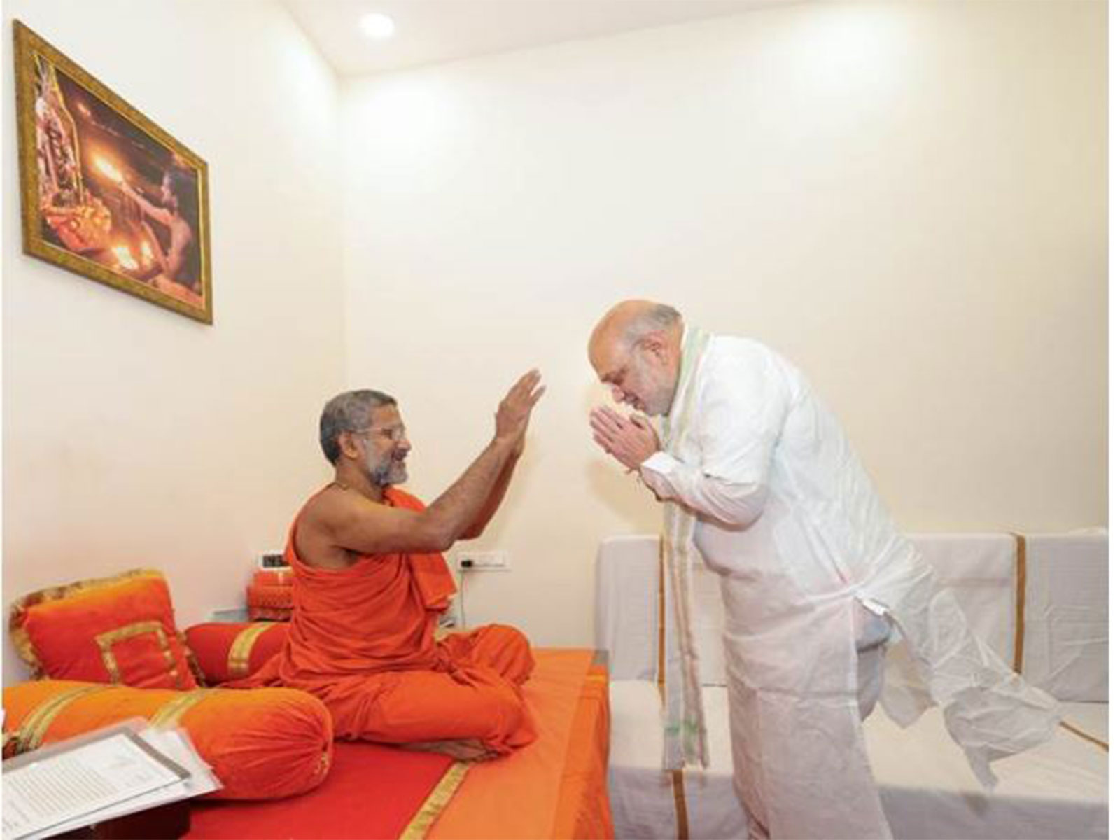Amit Shah meets Pejawar seer in Delhi (Photo/ PIB)