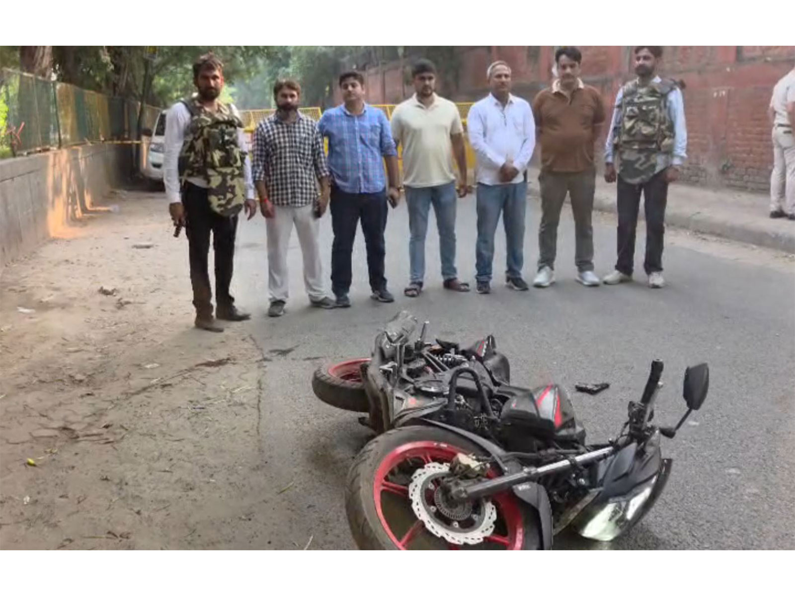 Delhi police team at the encounter spot (Photo/ANI)