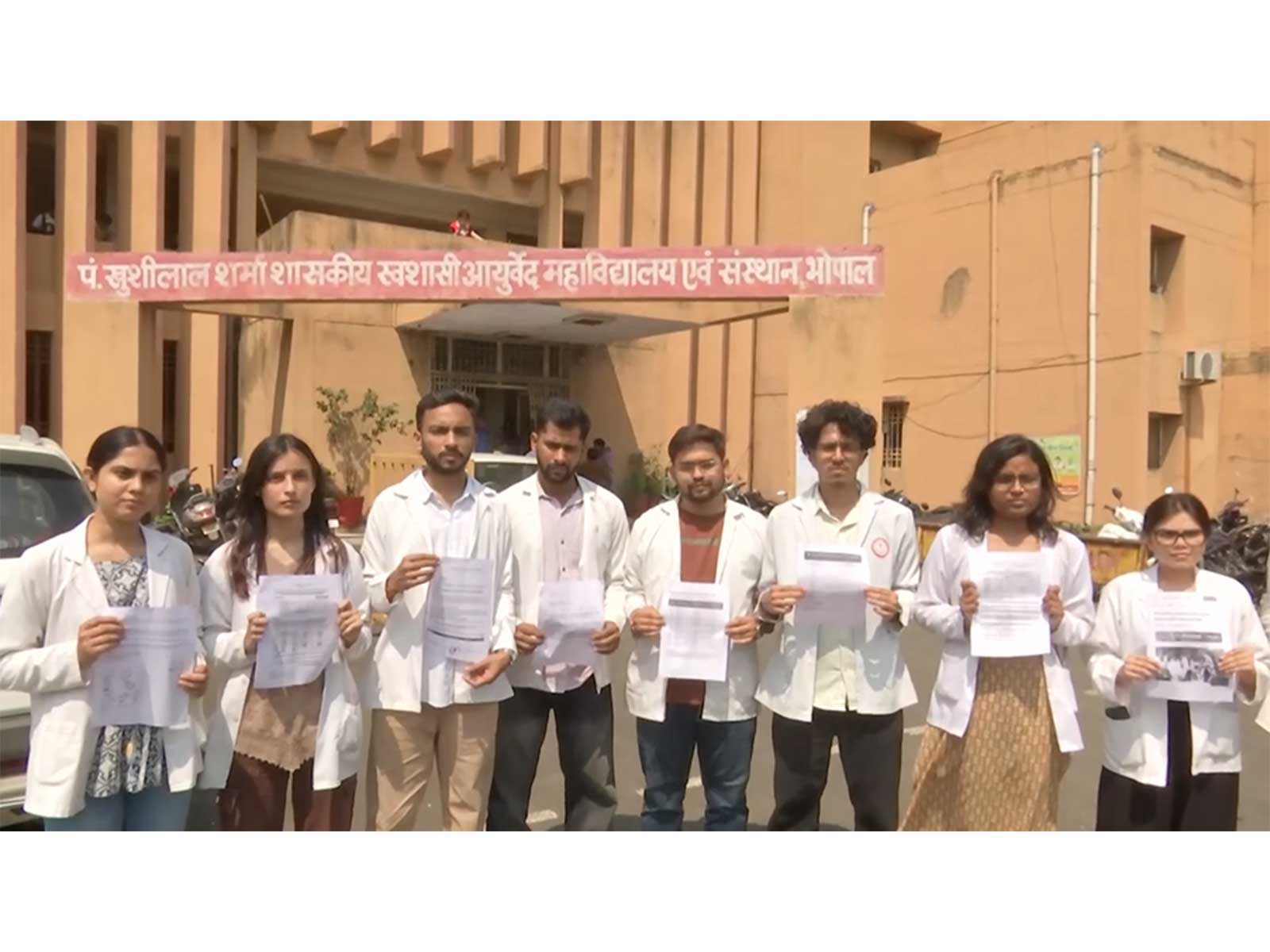 Ayurveda interns doctors with their demand letter (Photo/ANI) Ayurveda interns doctors with their demand letter (Photo/ANI)