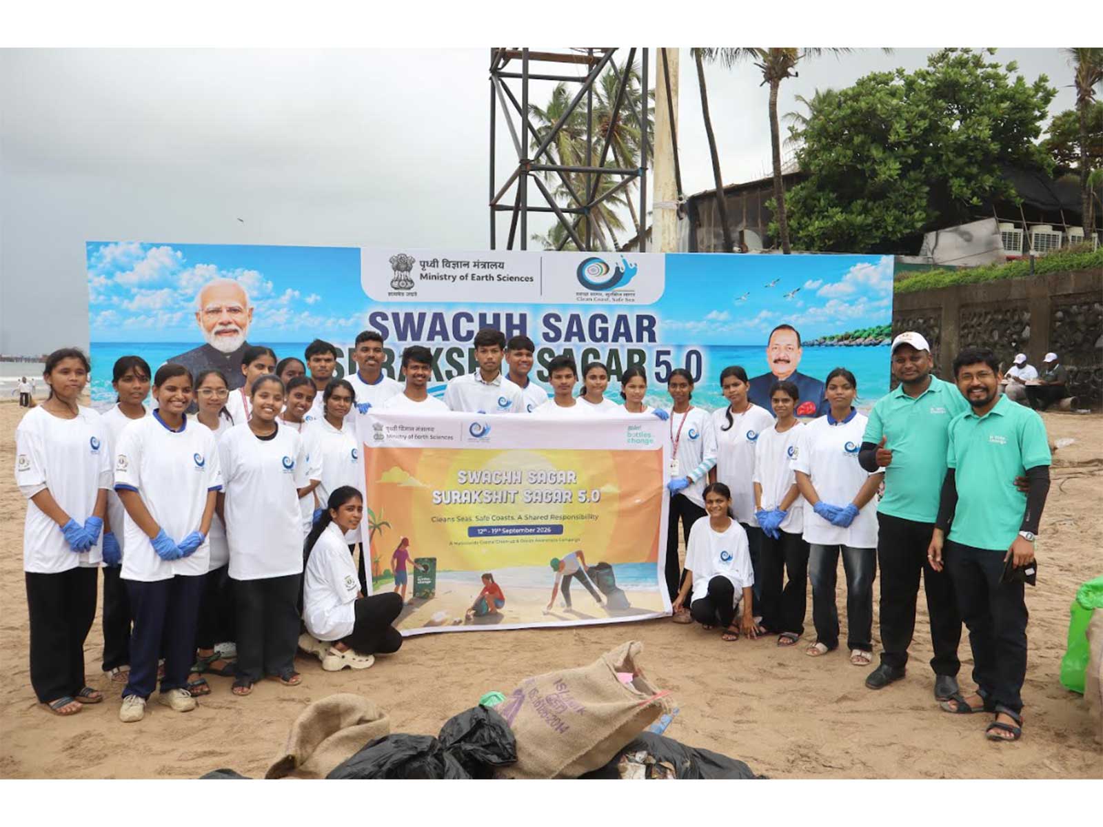 Bisleri engages with students on waste management during the Swachh Sagar, Surakshit Sagar coastal clean-up campaign Bisleri engages with students on waste management during the Swachh Sagar, Surakshit Sagar coastal clean-up campaign