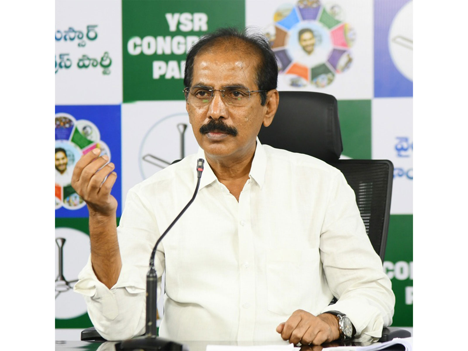 YSRCP leader Malasani Manohar Reddy (File Photo/YSRCP) YSRCP leader Malasani Manohar Reddy (File Photo/YSRCP)