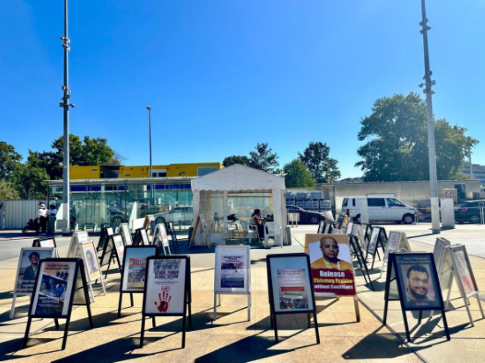 GHRD exhibition at broken chair in front of the UN in Geneva (Photo/GHRD) GHRD exhibition at broken chair in front of the UN in Geneva (Photo/GHRD)