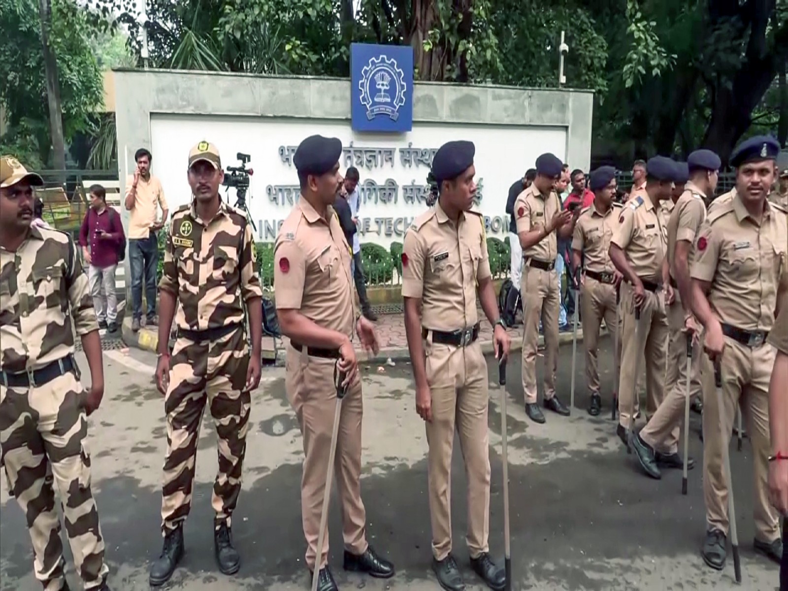High security at IIT Bombay campus (Photo/ANI) High security at IIT Bombay campus (Photo/ANI)
