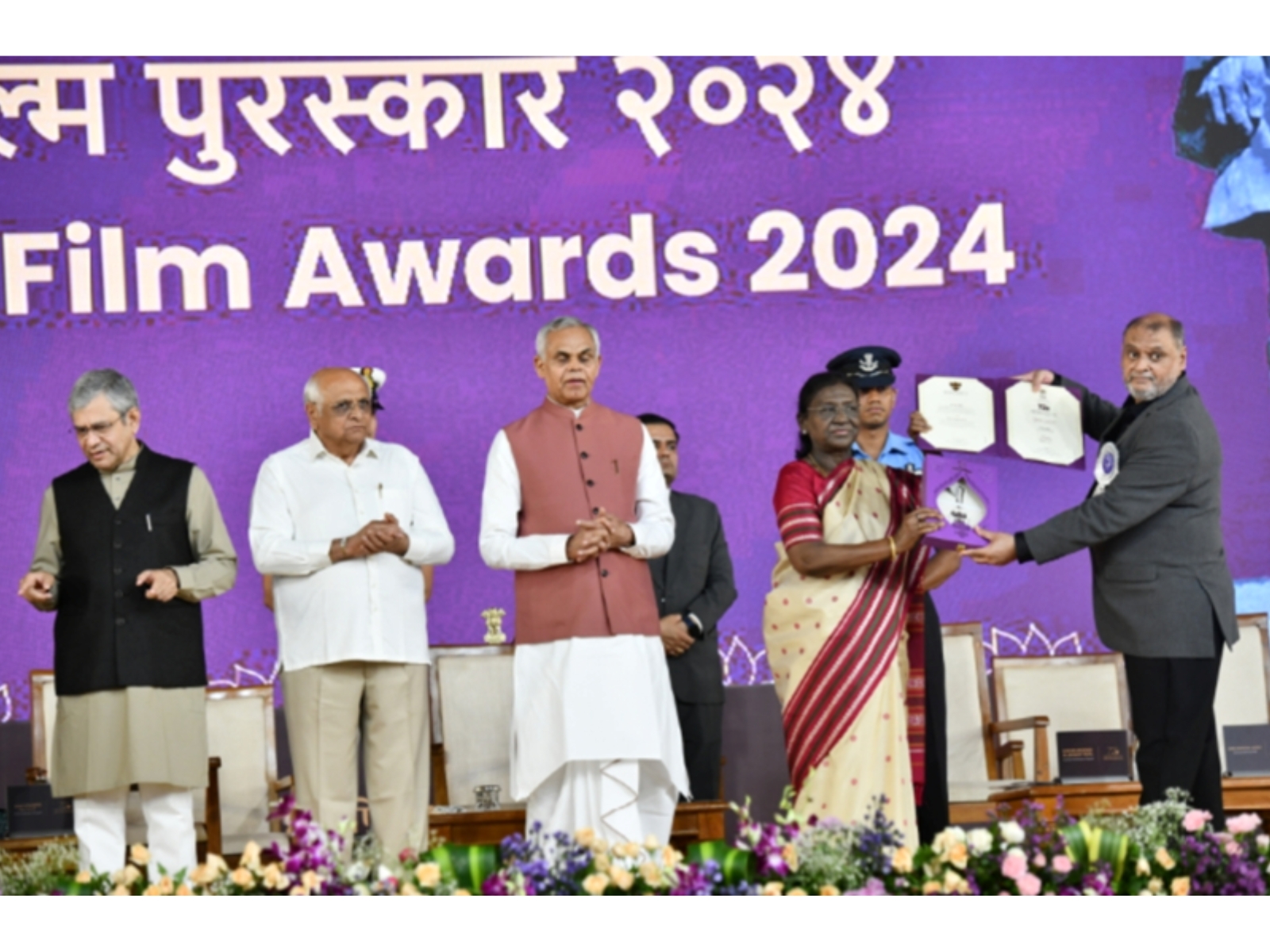 The documentary is an intimate portrait of poet Padma Shri Nida Fazli, revealing the man, the memories and influences behind his celebrated words The documentary is an intimate portrait of poet Padma Shri Nida Fazli, revealing the man, the memories and influences behind his celebrated words
