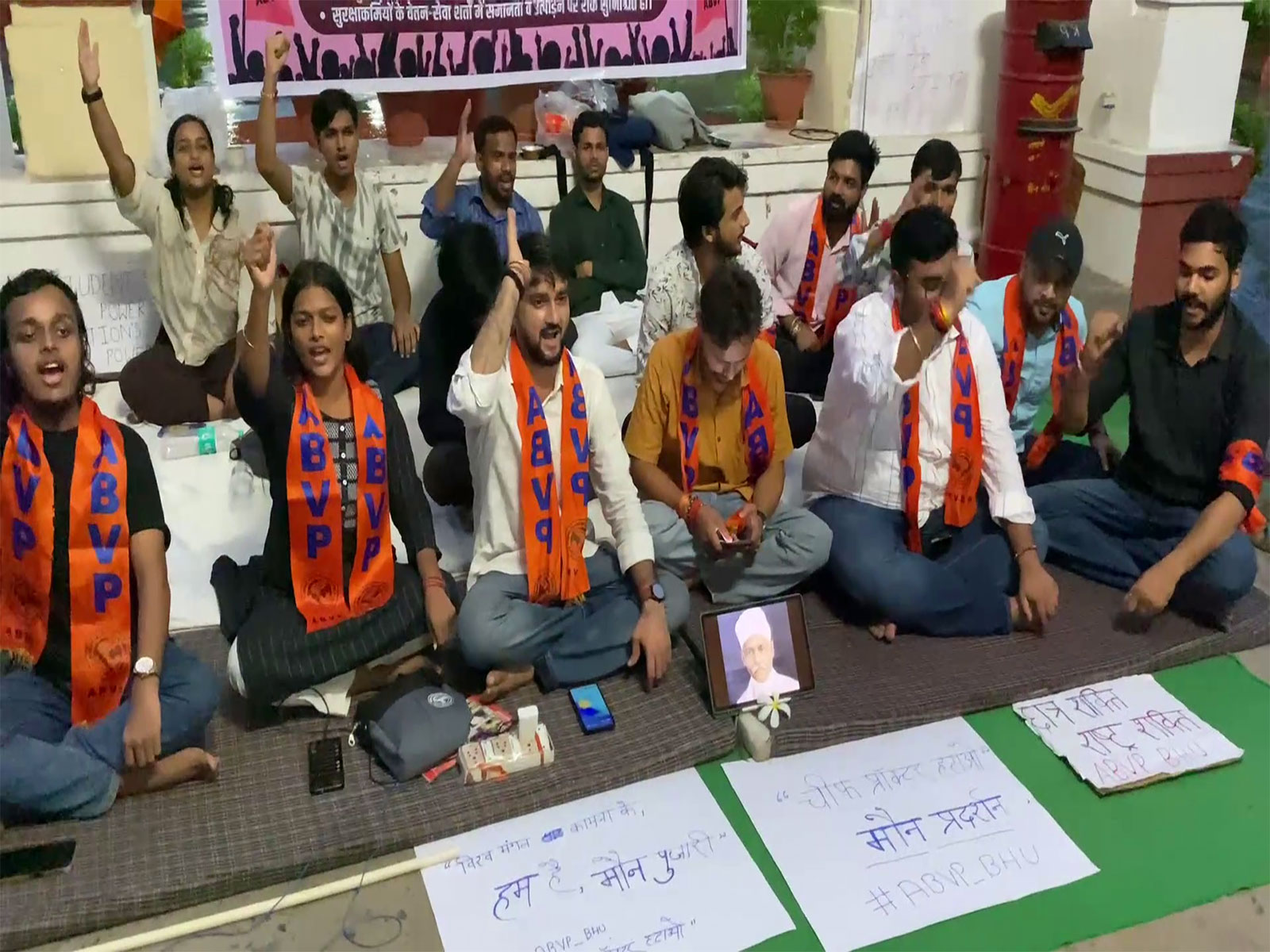 ABVP stages sit-in protest at BHU (Photo/ANI) ABVP stages sit-in protest at BHU (Photo/ANI)