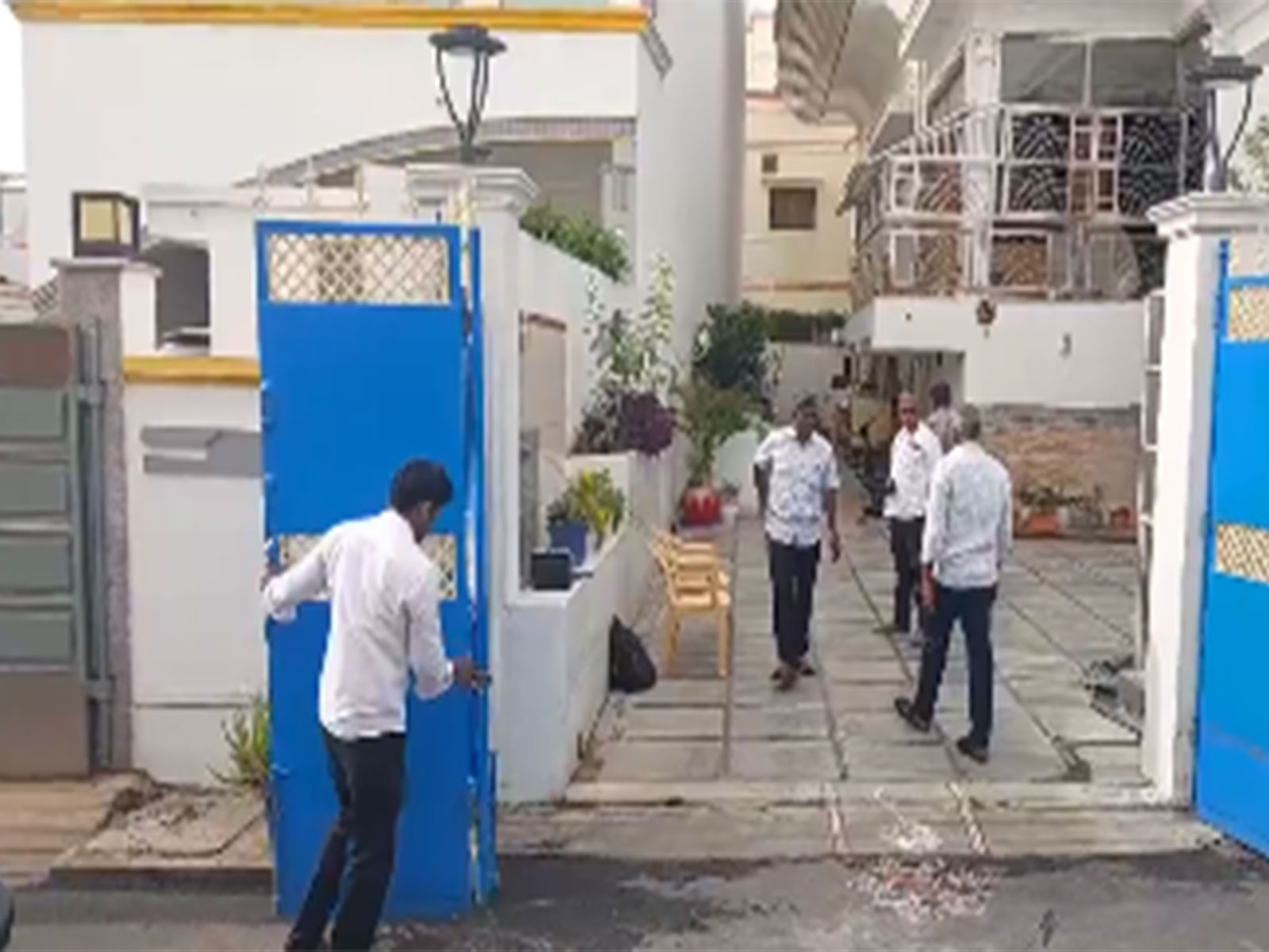 Vigilance searches at residence of DMK MP CN Annadurai in Vengikkal (Photo/ANI) Vigilance searches at residence of DMK MP CN Annadurai in Vengikkal (Photo/ANI)