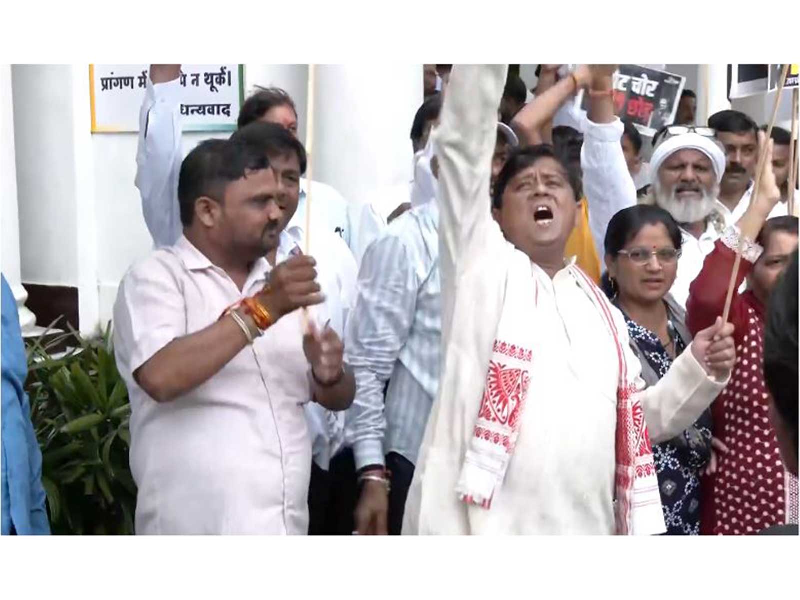 Congress stage protest in Lucknow (Photo/ANI) Congress stage protest in Lucknow (Photo/ANI)