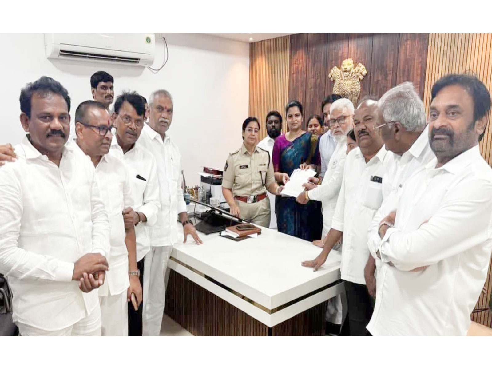 YSRCP leaders at Vijayawada Police Commissioner’s Office (Photo/ANI)