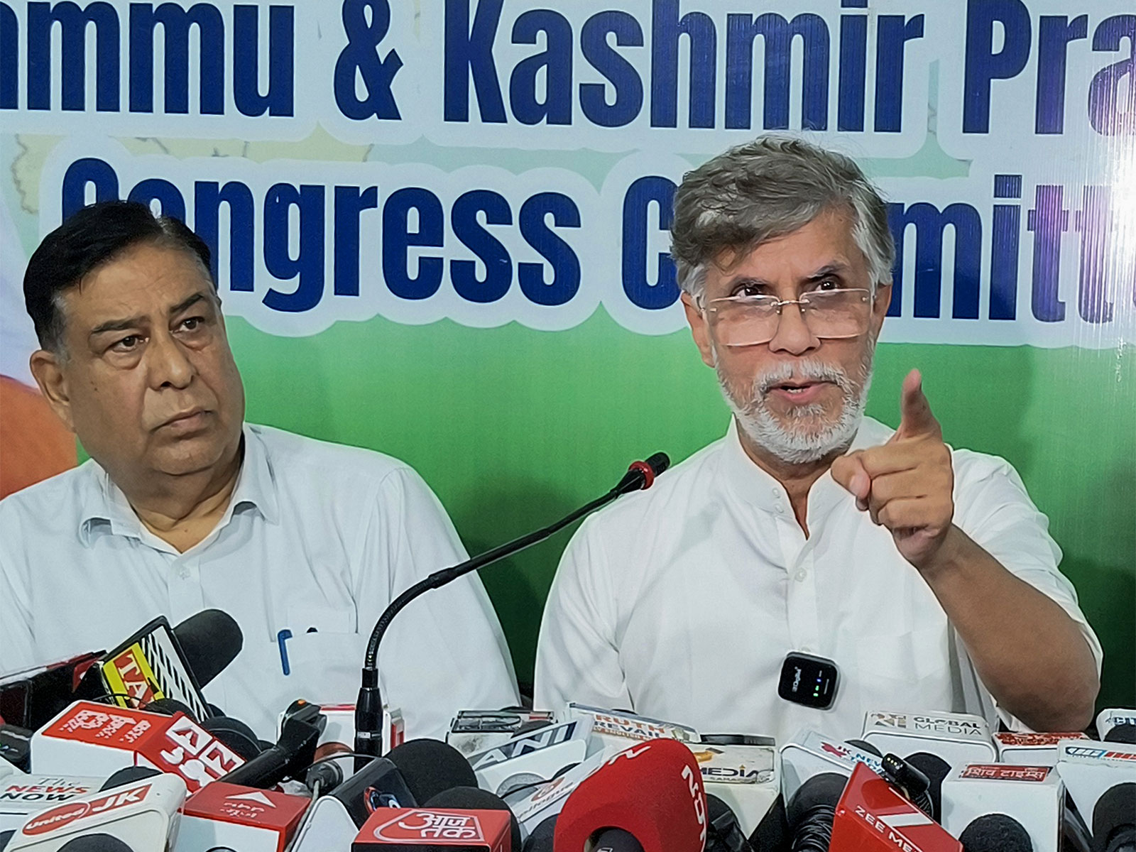 Congress leader Pawan Khera (R) (File Photo/ANI) Congress leader Pawan Khera (R) (File Photo/ANI)